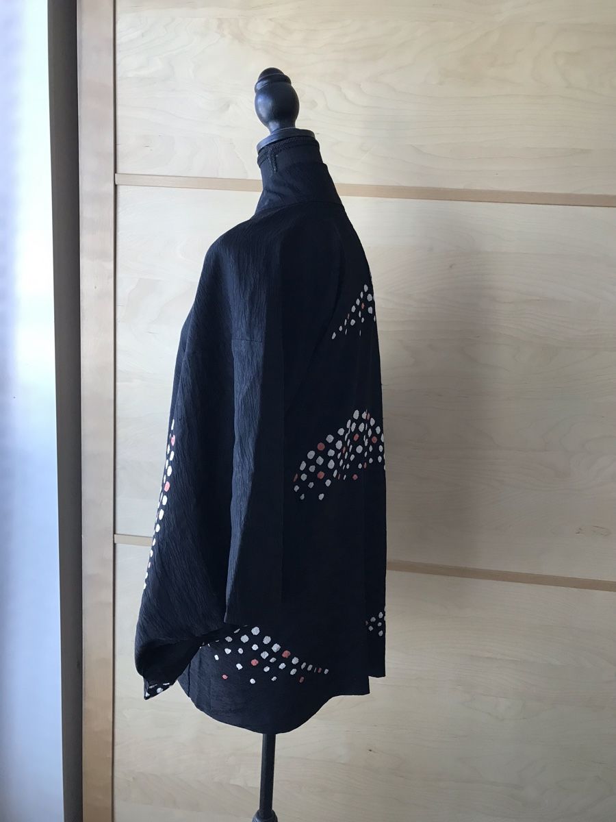 Kimono: Schwarzer Kimono mit speziellem Muster – Usato da Zürich venduto da Padmanabhan 2