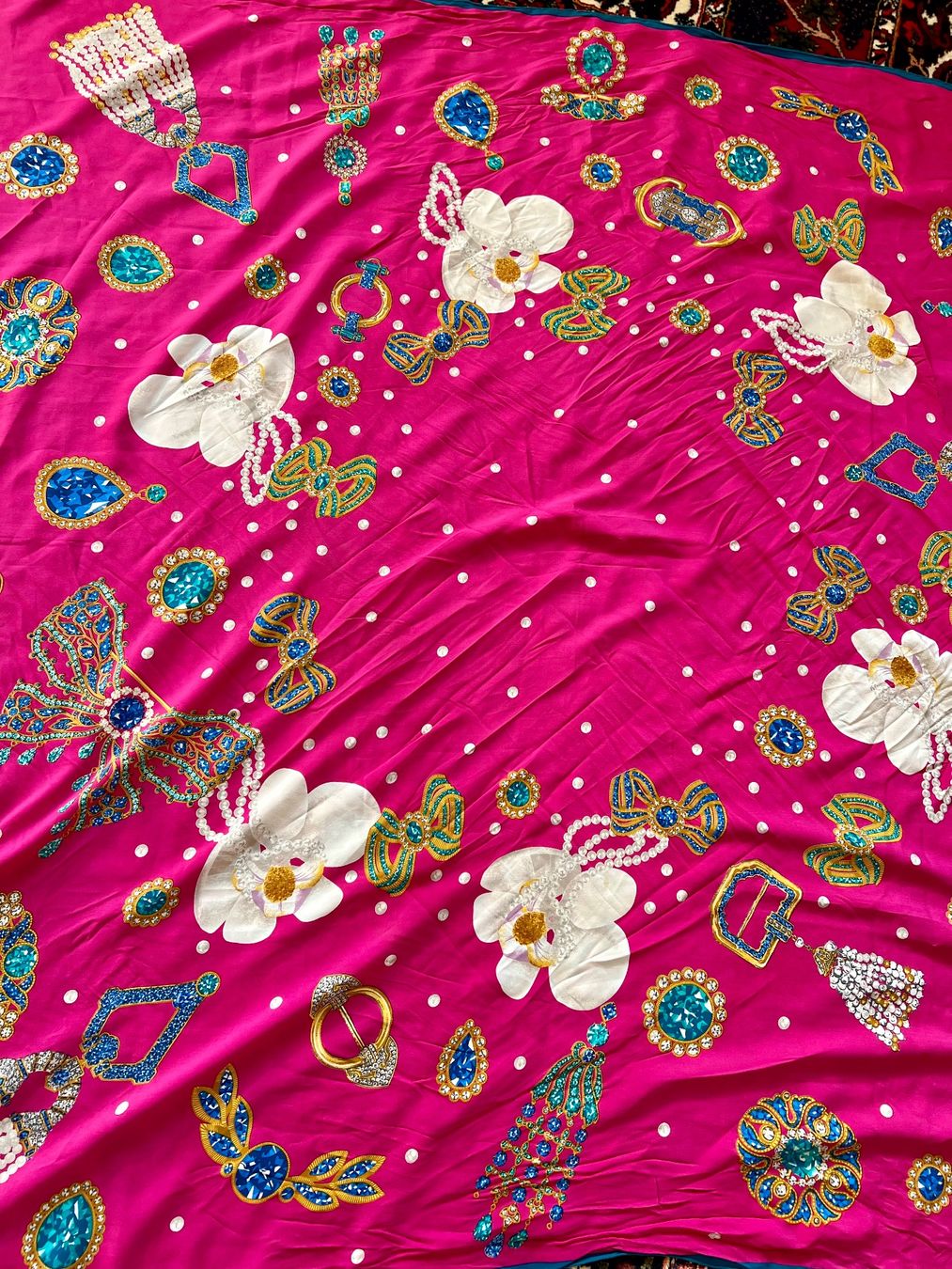 Cartier Foulard & Sciarpe: Foulard von Must de Cartier, Seide – Usato da Biel/Bienne venduto da Girasole232 3