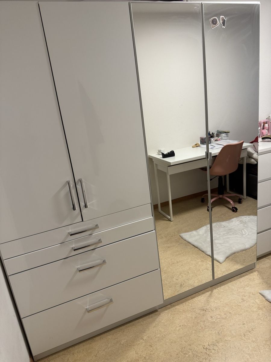 Armadi: Schrank – Usato da Zürich venduto da sduj