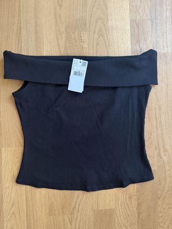 Top schulterfrei schwarz Gr. L mit Etikett Mango