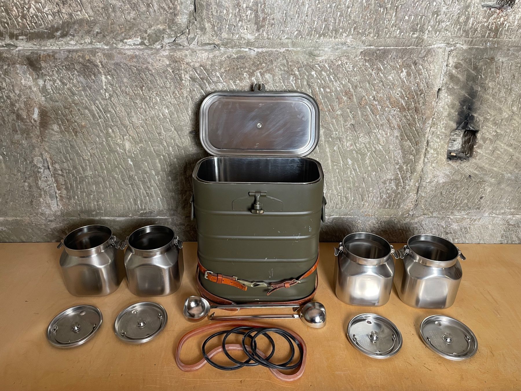 Appareils de cuisine: Speiseträger Schweizer Armee – D'occasion à Bern par respublica 3
