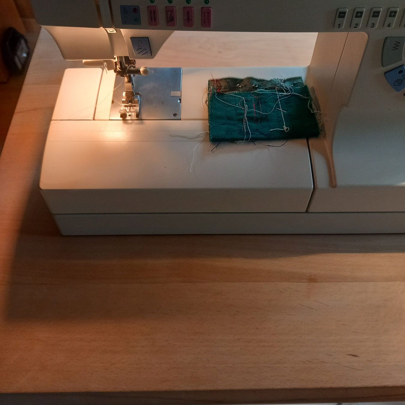 Pfaff Macchine da cucire: Nähmaschine Pfaff creative 7510 – Usato da Ganterschwil venduto da zaz_h9b6 3