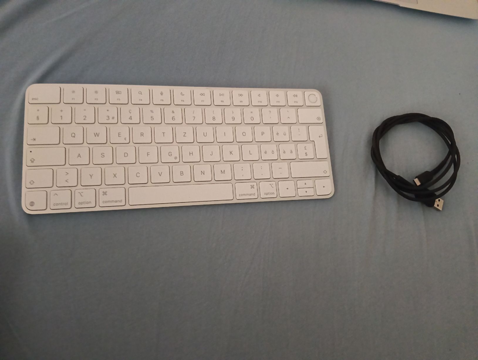 Apple Tastaturen: Apple Magic Keyboard USB C Touch ID / Marshall USB C Kabel – Gebraucht aus Zürich von TBG021