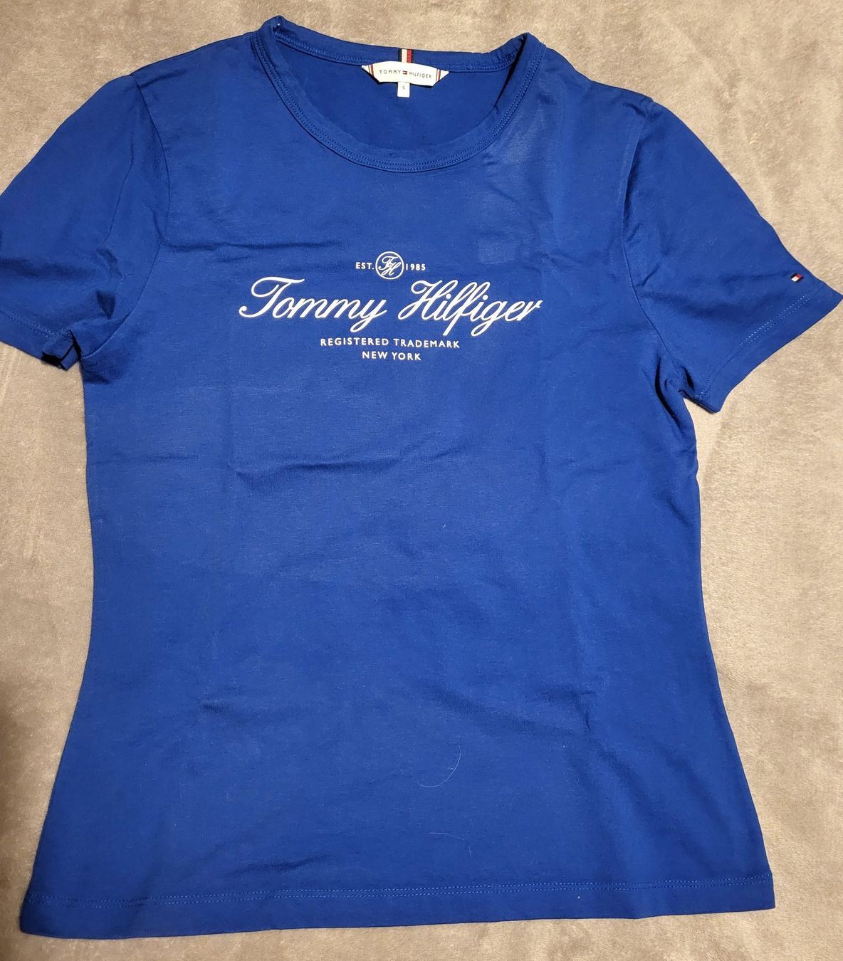 Tommy Hilfiger T-shirt: T-shirt Hilfiger – Nuovo (secondo la descrizione) da Genève venduto da Catherine020 1