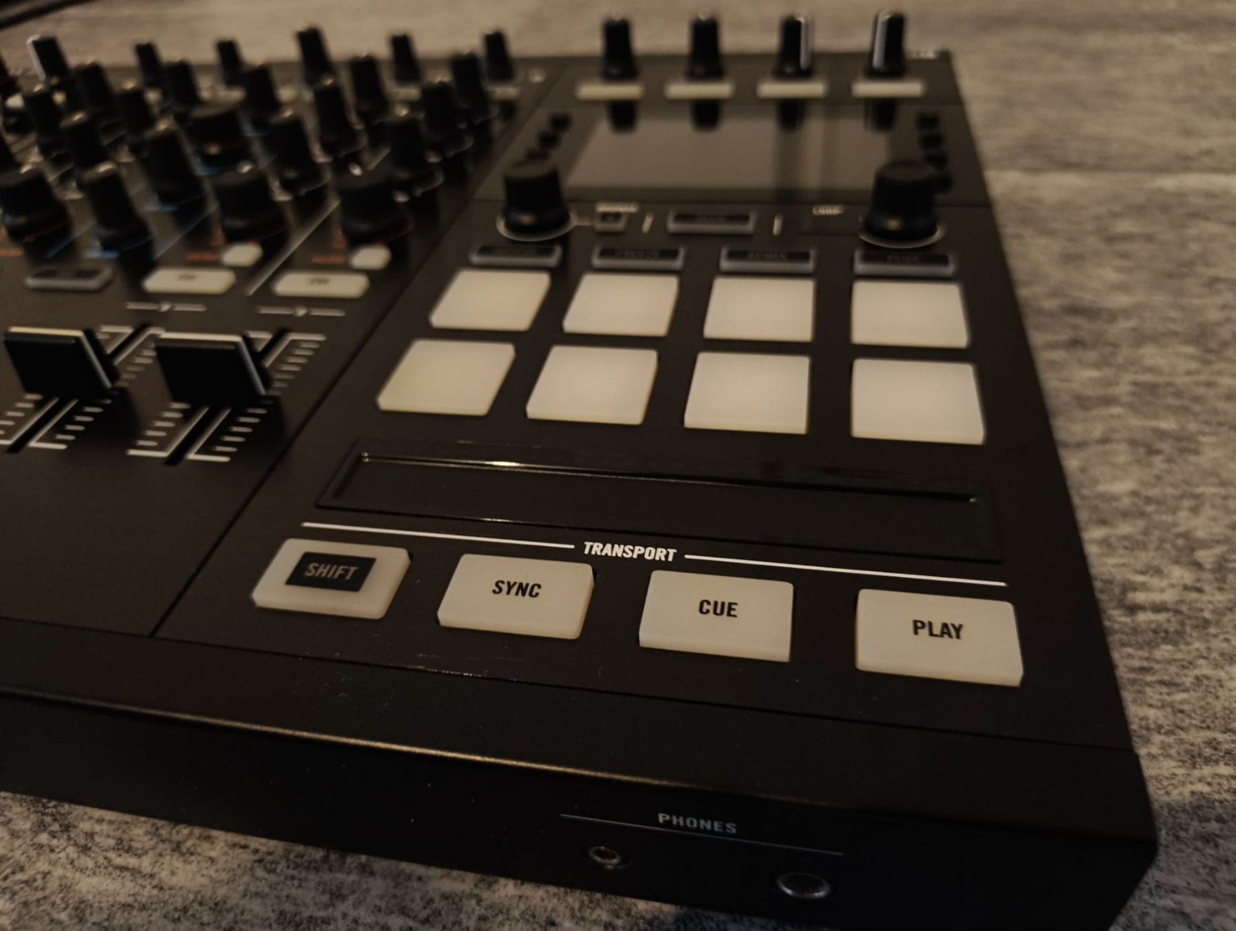 Traktor Console di mixaggio: DJ Console Traktor Kontrol S5 + flight case UDG – Usato da Vernate venduto da Patrick47 3