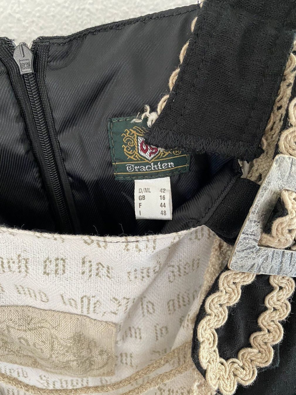 Vestiti: Dirndl Grösse 42 – Usato da Dagmersellen venduto da sheli17 4