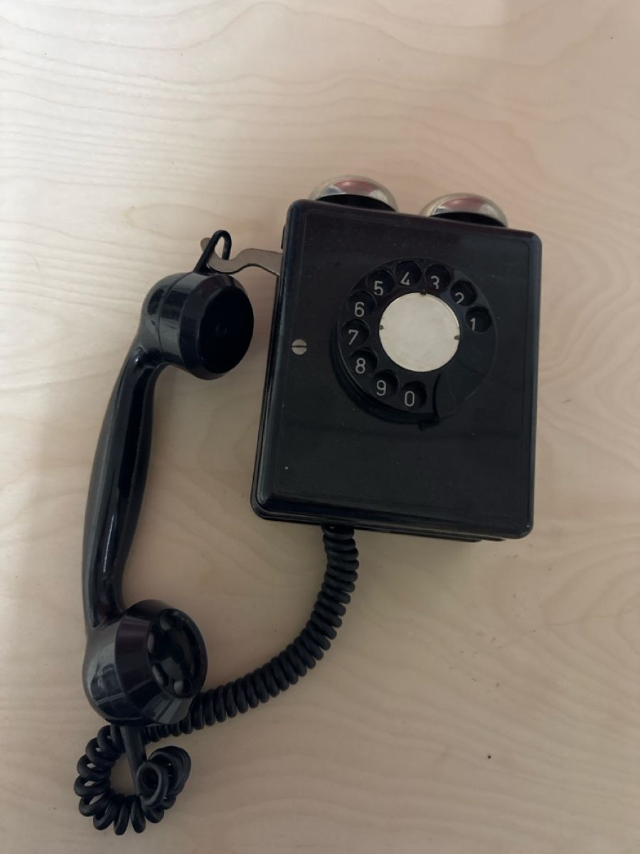 Telefone: Altes Telefon schwarz Drehscheibe mit Hörer  – Gebraucht aus Winterthur von Zahir02