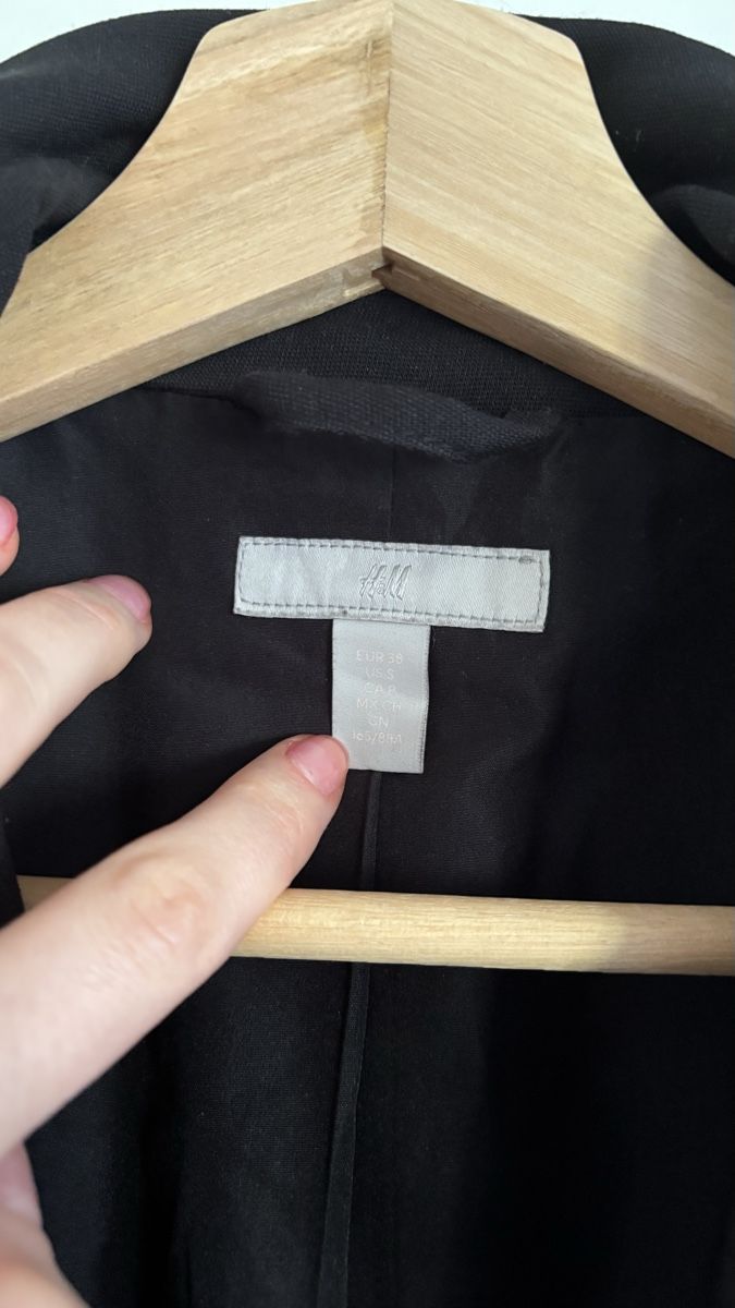 H&M Completi & Tailleur: H&M black blazer – Usato da Wallisellen venduto da eli_v7dn 1