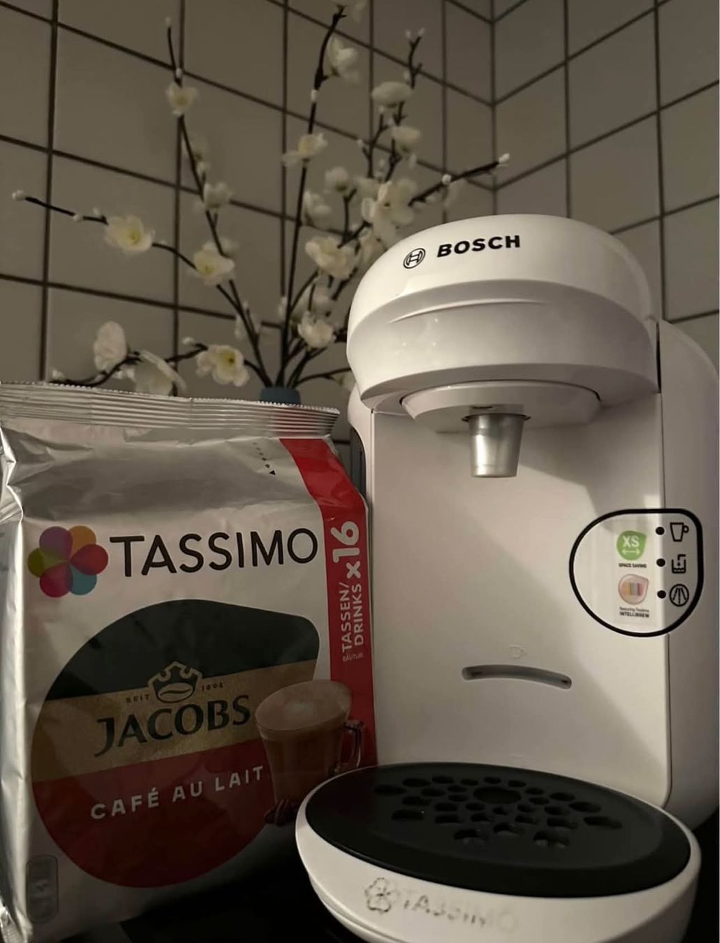 Bosch Macchine per caffè & Macchine per espresso: Kaffeemaschine Bosch Tassimo weiss mit gratis kaffee – Usato da Wauwil venduto da bos_p6d2 2