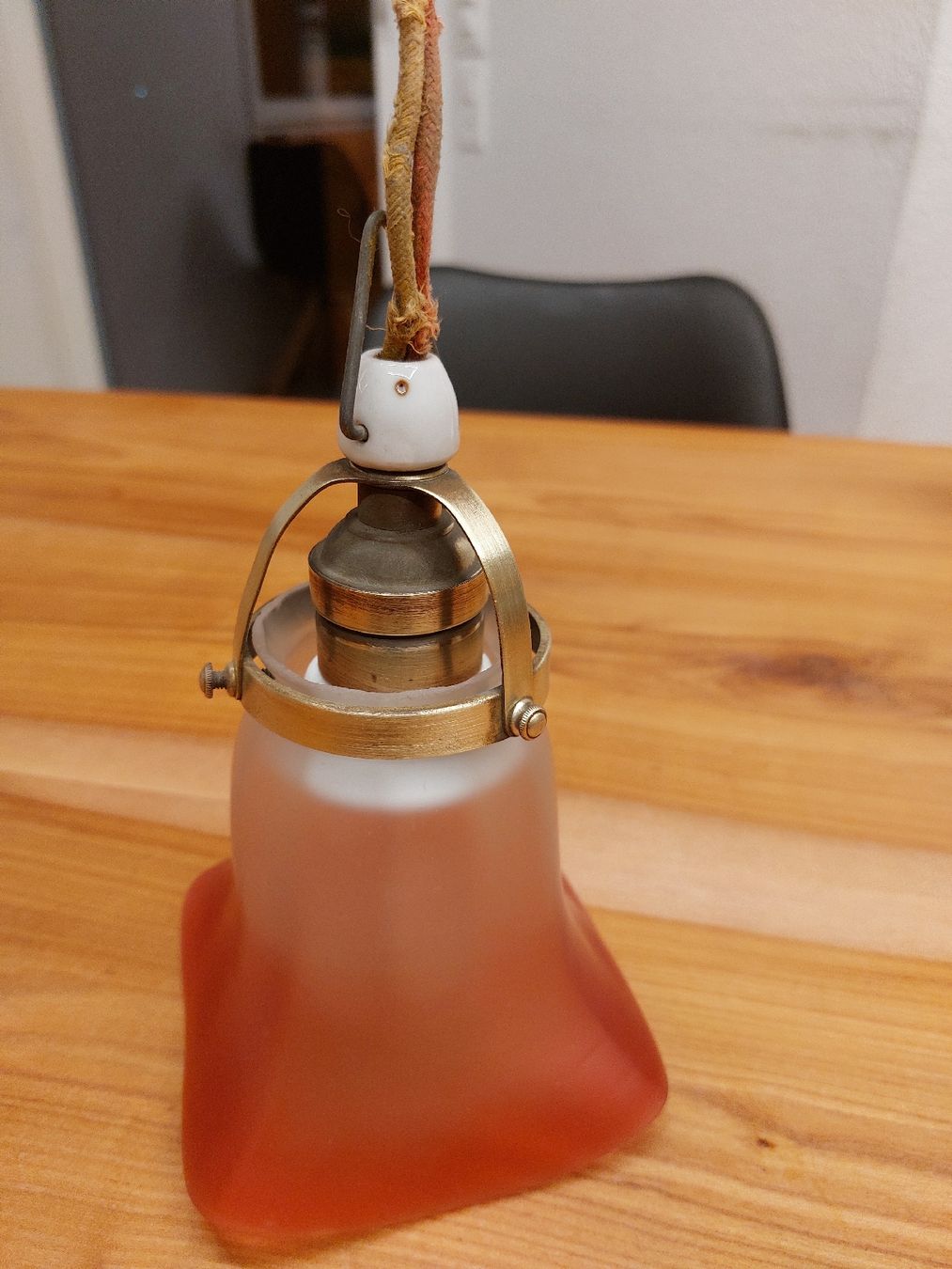 Lampade: Antike Tulpenförmige Deckenlampe – Usato da Ganterschwil venduto da HeidiuPeter