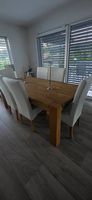 Très belle grande table à manger en bois  avec rallonge 8plc