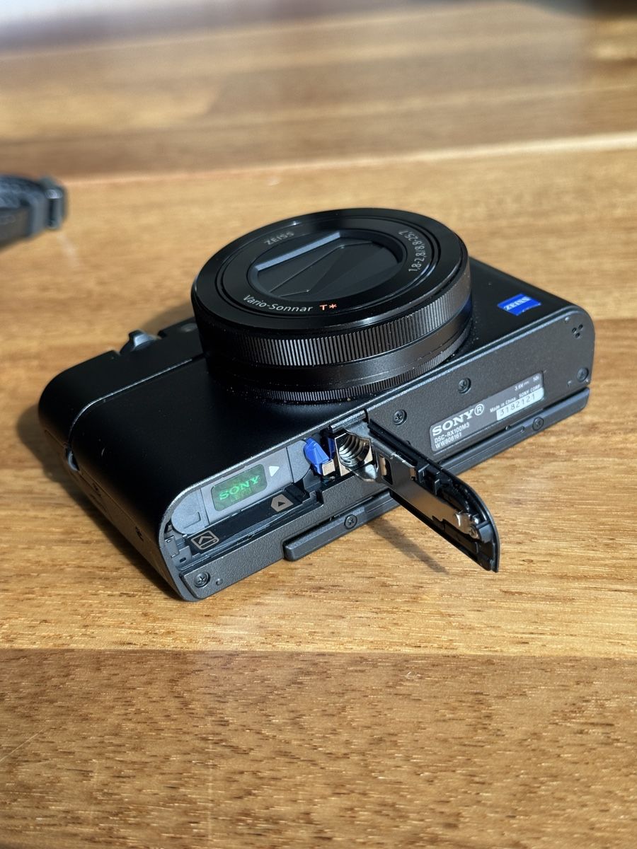 Sony Fotocamera: Sony RX100 III mit Sony Leder Hülle – Usato da Luzern venduto da Ex-Raudi 4