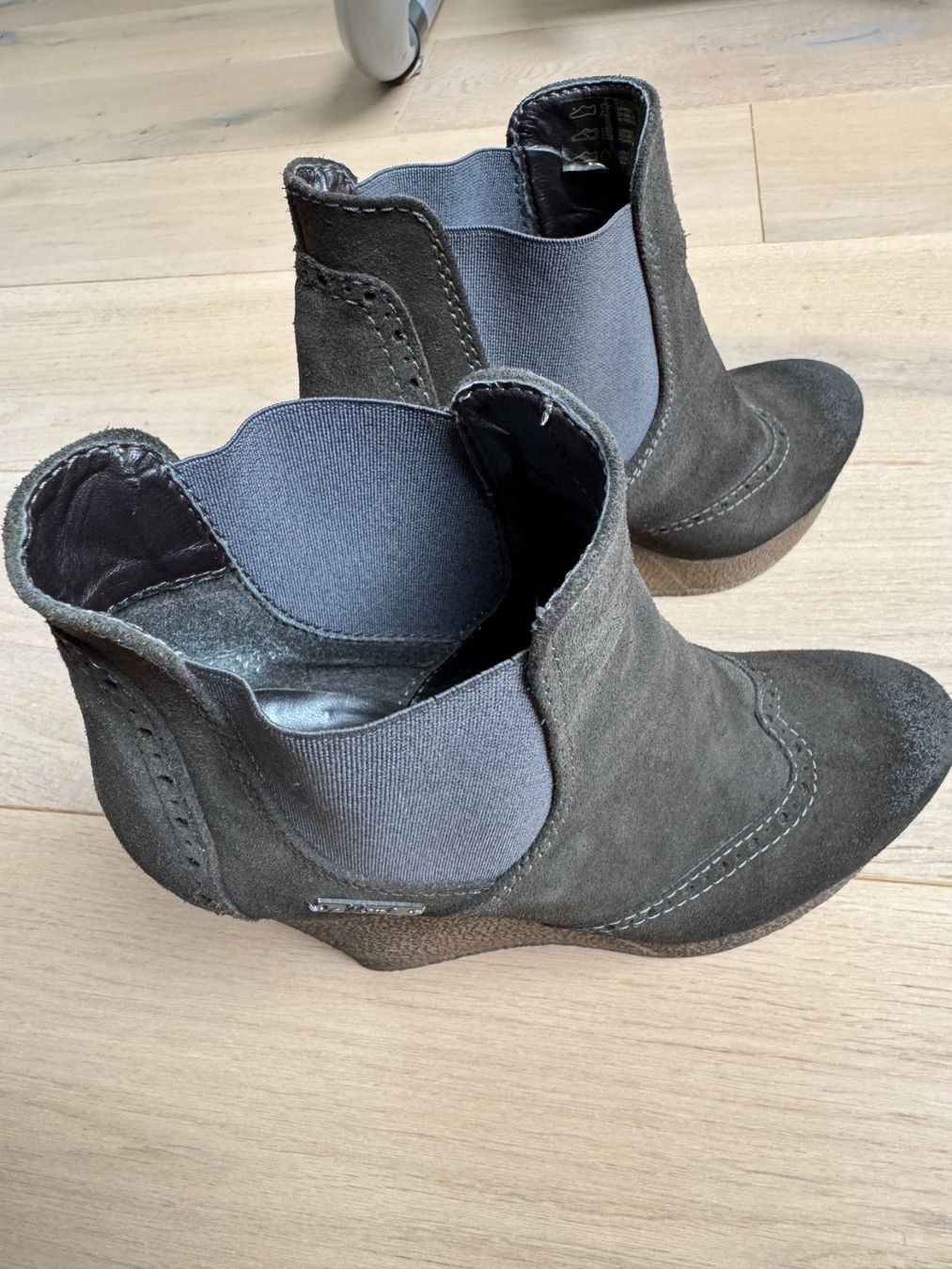 Diesel Scarpe da donna: Diesel Stiefeletten / Boots, Gr. 37 – Usato da Siebnen venduto da Trans-Am 1