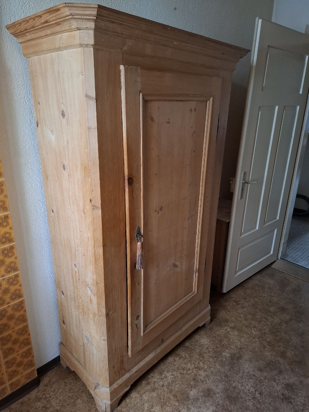Armadi: Antiker Schrank Kiefer  – Usato da Wil SG venduto da die-wohnung