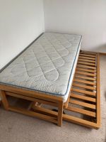 Holzbett mit Ausziehbett und Matratze
