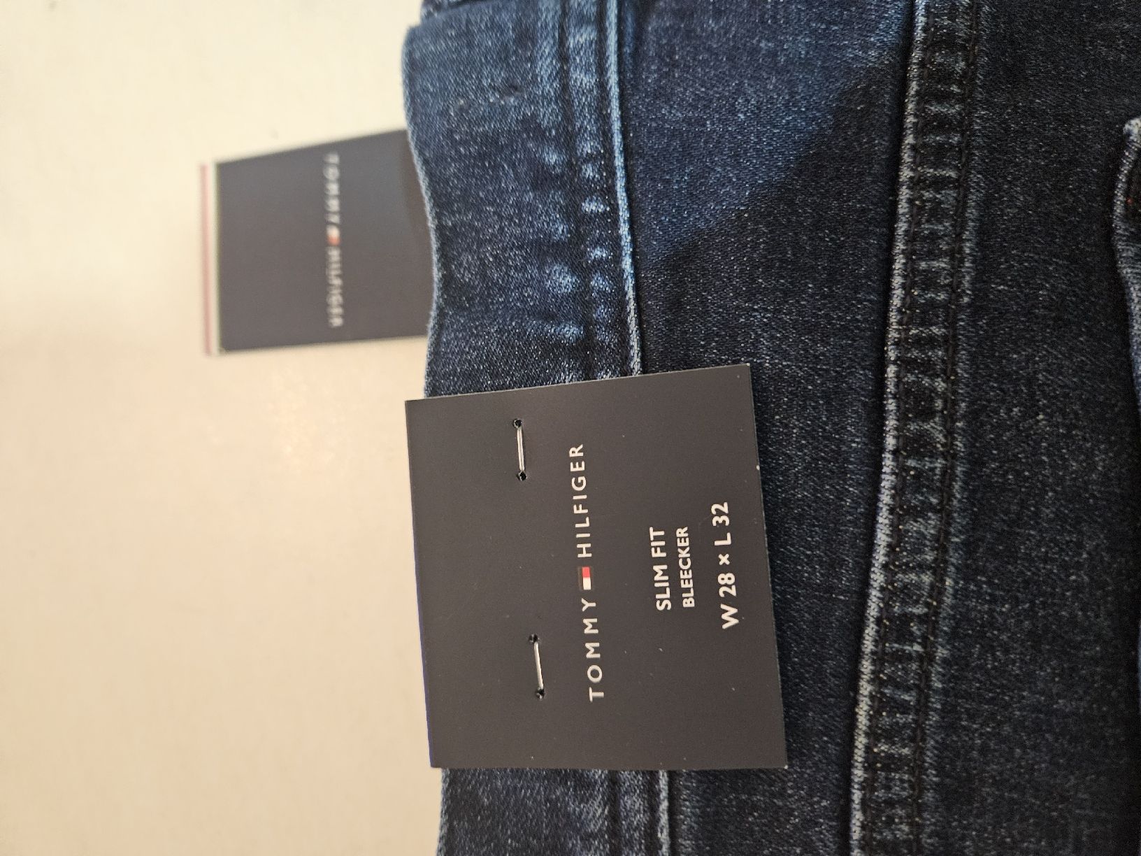 Tommy Hilfiger Jeans: Tommy Hilfiger Jeans 2 Stück Neu – Nuovo e nell'imballaggio originale da Magden venduto da regenbogenstern85 1
