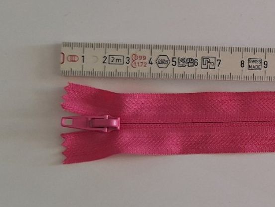 Stoffe: Reisverschluss 20cm Pink – Gebraucht aus Wetzikon ZH von NaWetzi 1