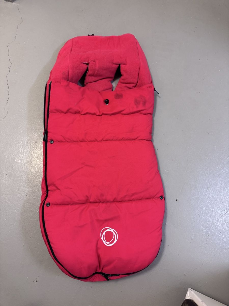 Bugaboo Schlafsäcke: Bugaboo High Performance Winterfussack Rot – Gebraucht aus Dättwil AG von Roberto_mx