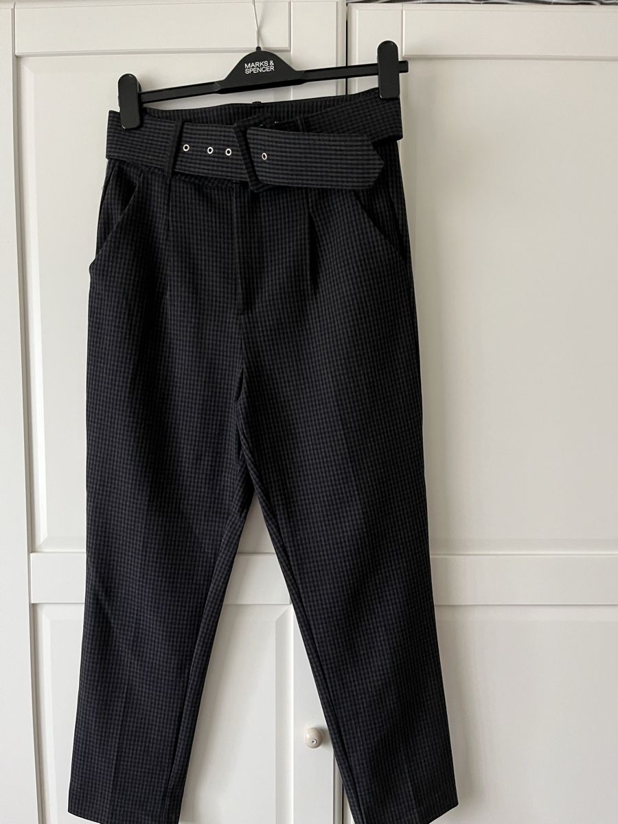 Pantalons: Stoffhose mit Gürtel – Neuf (Voir description) à Allschwil par eyl_bb8q