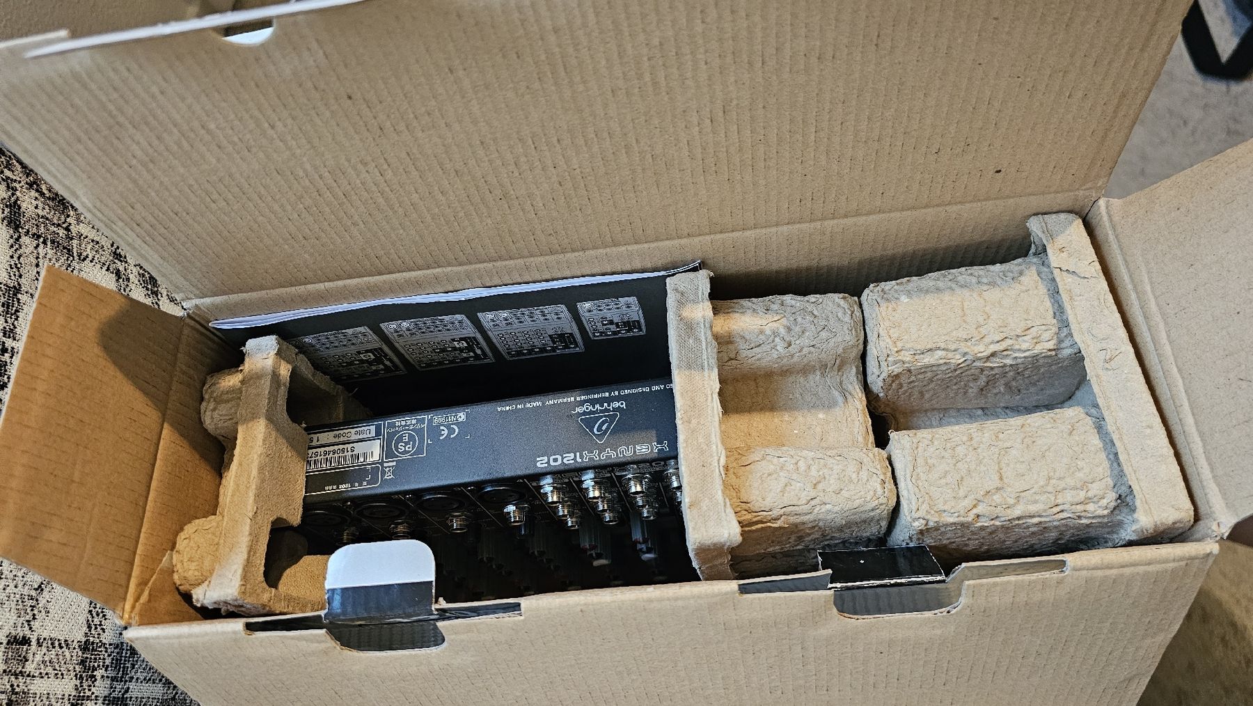 Behringer Console di mixaggio: Xneyx 1202 Analog Mischpult – Usato da Zug venduto da Serry19 1