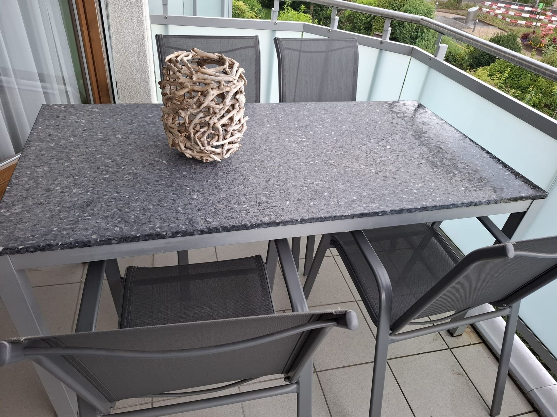Set di tavolo e panche: Gartentisch mit Steinplatte und 4 Gartenstühle – Usato da Cham venduto da Dana1208 1