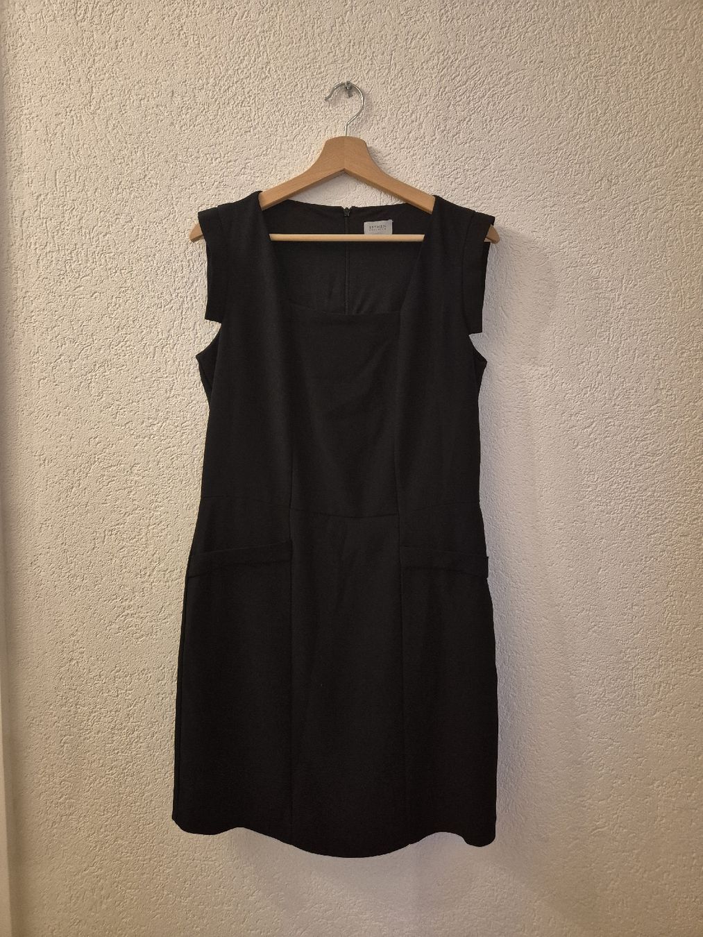 Kleider: Robe noire business – Gebraucht aus Neuchâtel von Cor4