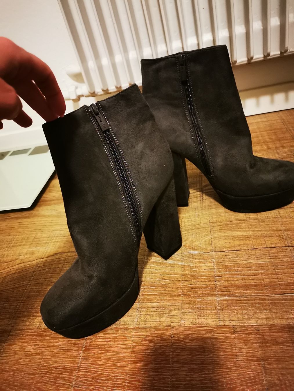 Scarpe da donna: Winter Stiefeletten Wildleder grau, Blockabsatz Gr. 39 – Nuovo (secondo la descrizione) da Balsthal venduto da Leila_Luna 6