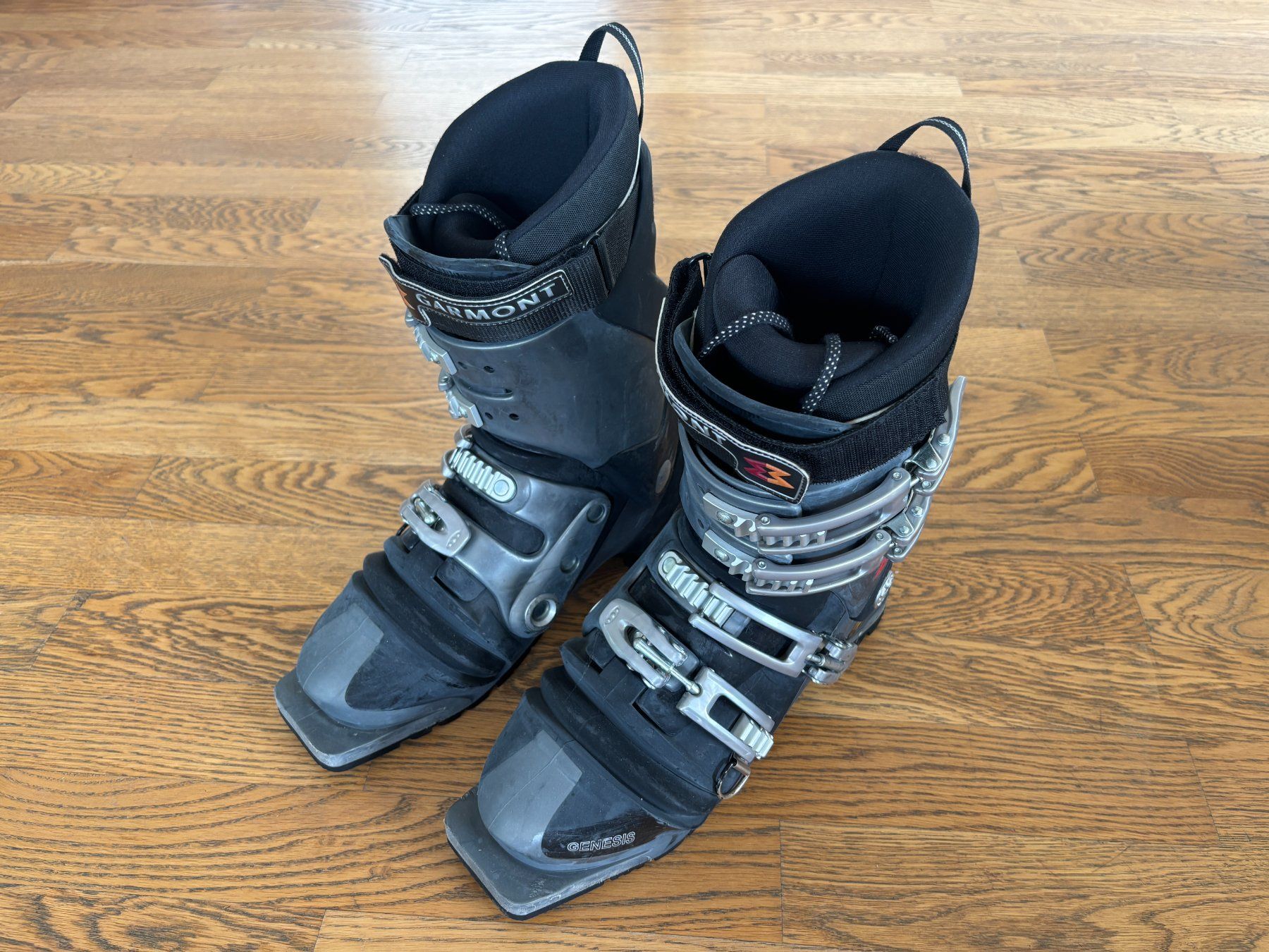 Garmont Herrenschuhe: Telemarkschuhe Garmont Genesis – Gebraucht aus Hünibach von Produktform