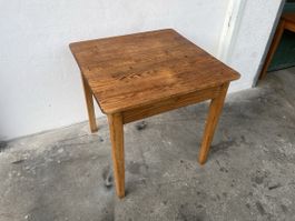 Kleiner Vintage Holztisch Pult vom Schreiner 75x75cm