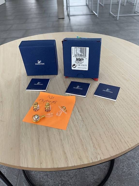 Swarovski Statuette: Swarovski Schnuller, Babyschuhe und Babyrassel 2003 – Nuovo (secondo la descrizione) da zeihen venduto da Racer-71