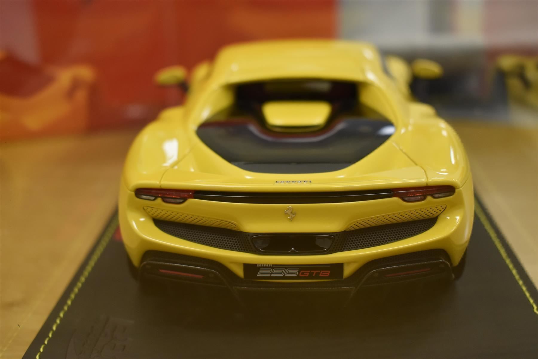 Modellini d'auto: Ferrari 296 GTB gelb 1/18  BBR – Nuovo e nell'imballaggio originale da Stein AR venduto da Krabbe2 2