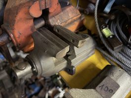 Werkbank Schraubstock Metall grau gebrauchter Zustand