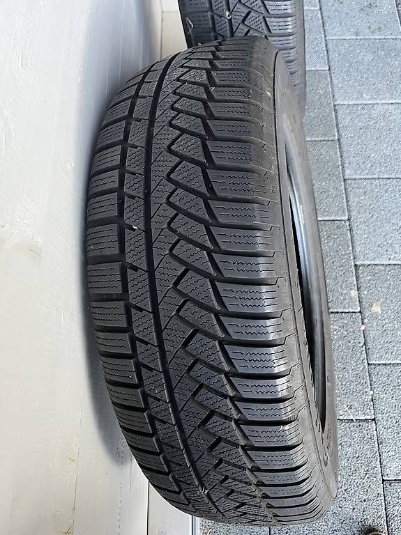 Pneumatici & Ruote complete: 4 x 215/65 R 17 Pneu – Usato da Rüti b. Büren venduto da Avish