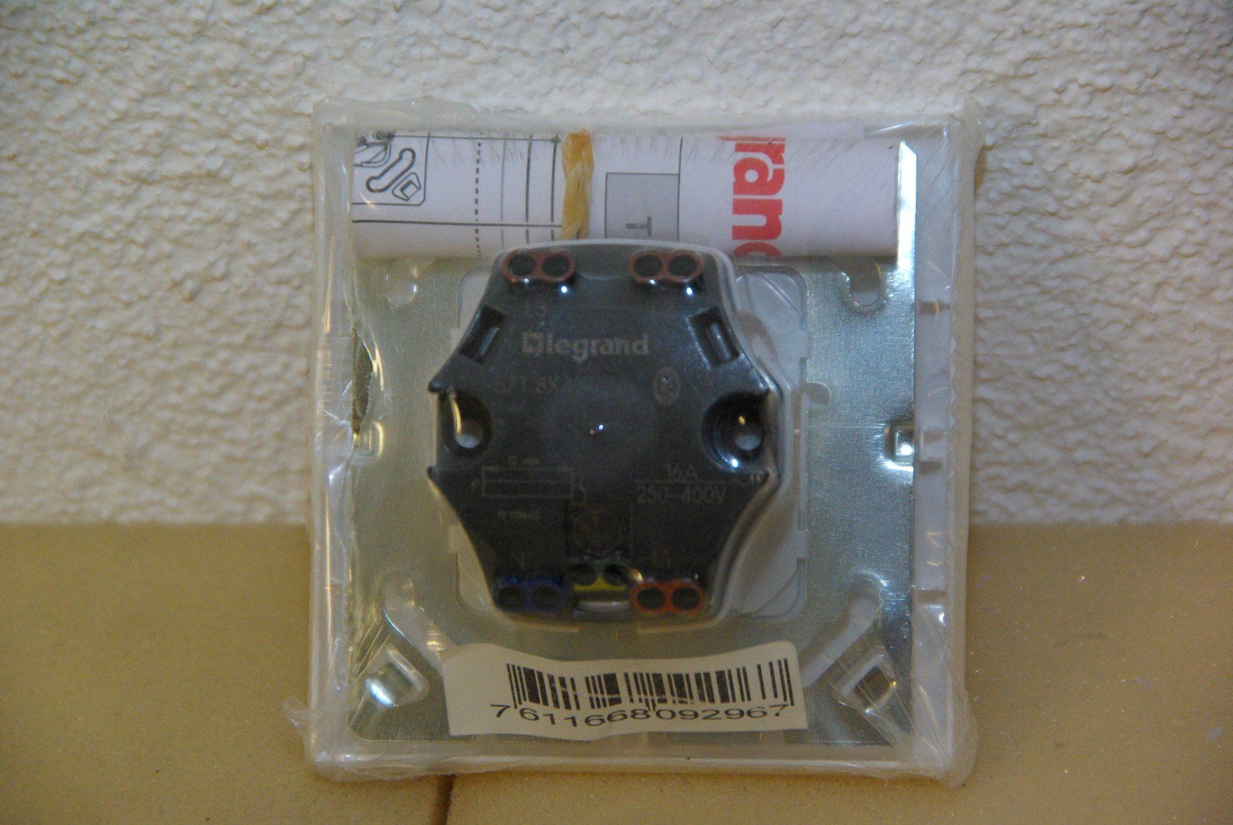 Legrand Spine: Legrand UP T25 Steckdose, weiss – Nuovo e nell'imballaggio originale da Herisau venduto da Cevianer1844 1