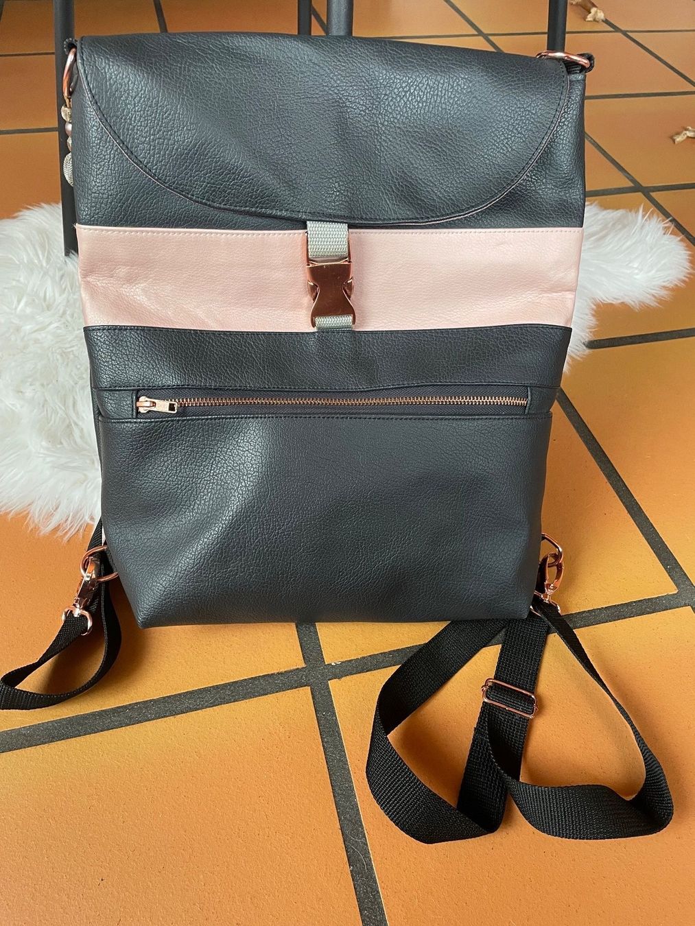 Zaini: Fröhlich Rucksack Schwarz/Rosegold – Nuovo (secondo la descrizione) da Subingen venduto da arwen80