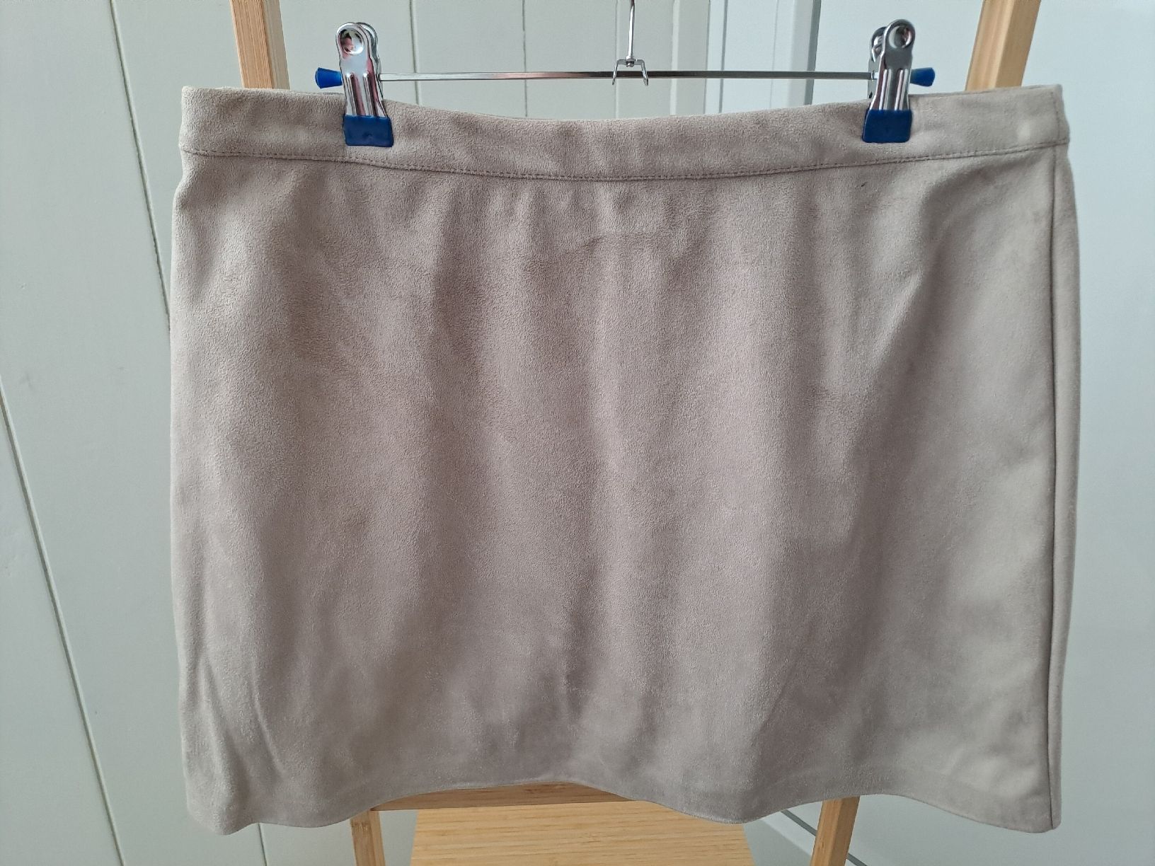 Gonne: Rock beige Gr. 44 Wildlederoptik – Usato da Rickenbach LU venduto da bishiida