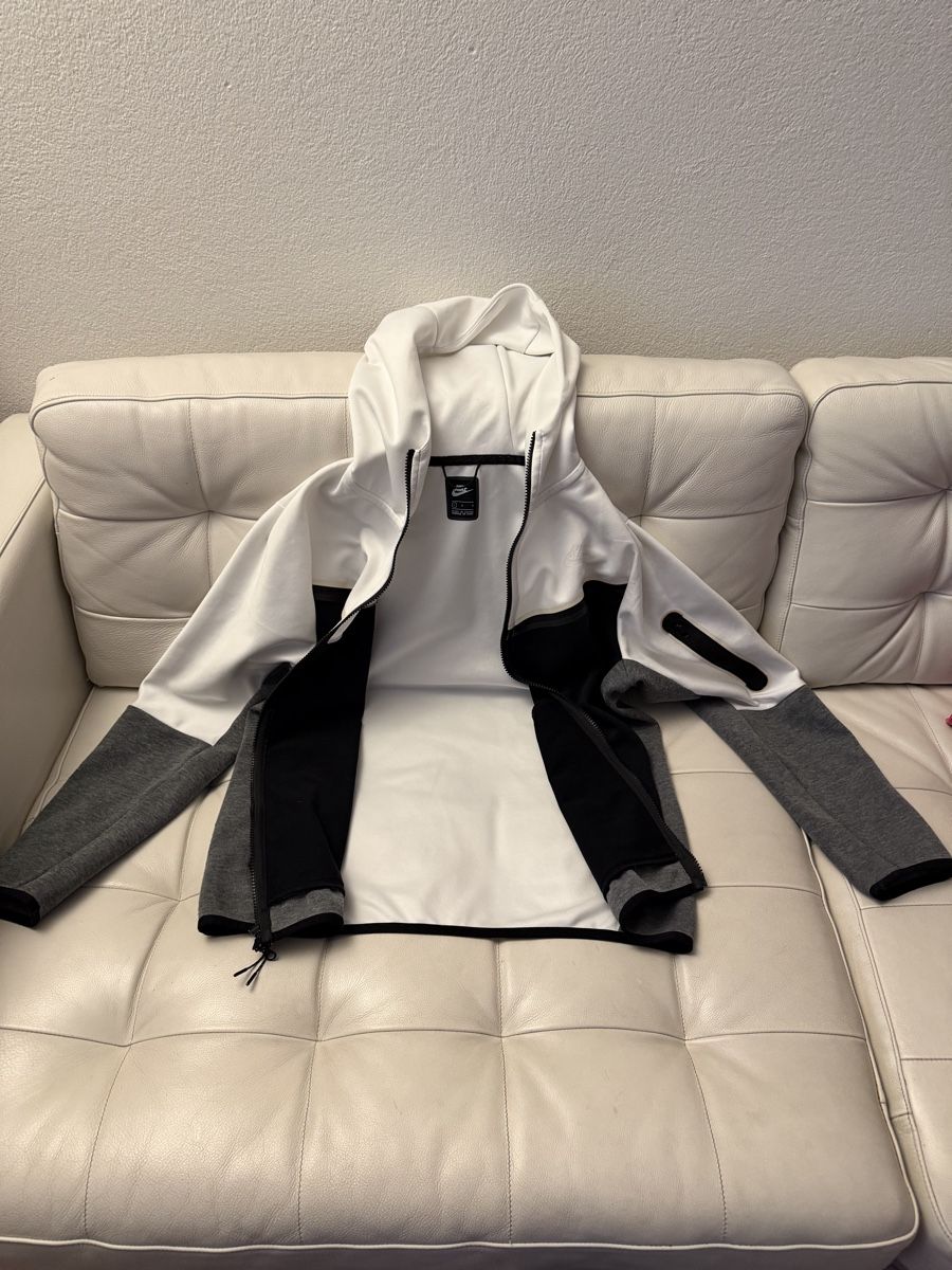 Nike Giacche: Nike Sport Jacke – Usato da Dietlikon venduto da Locinda 2