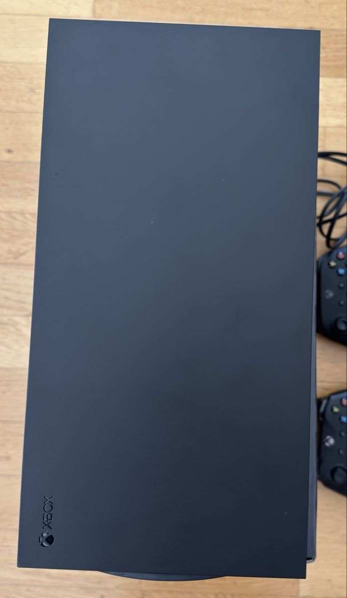 Microsoft Console: Xbox Series X 1TB + 2 Controller + 1 Akku + 8 Games – Usato da Wettingen venduto da lutenus 1