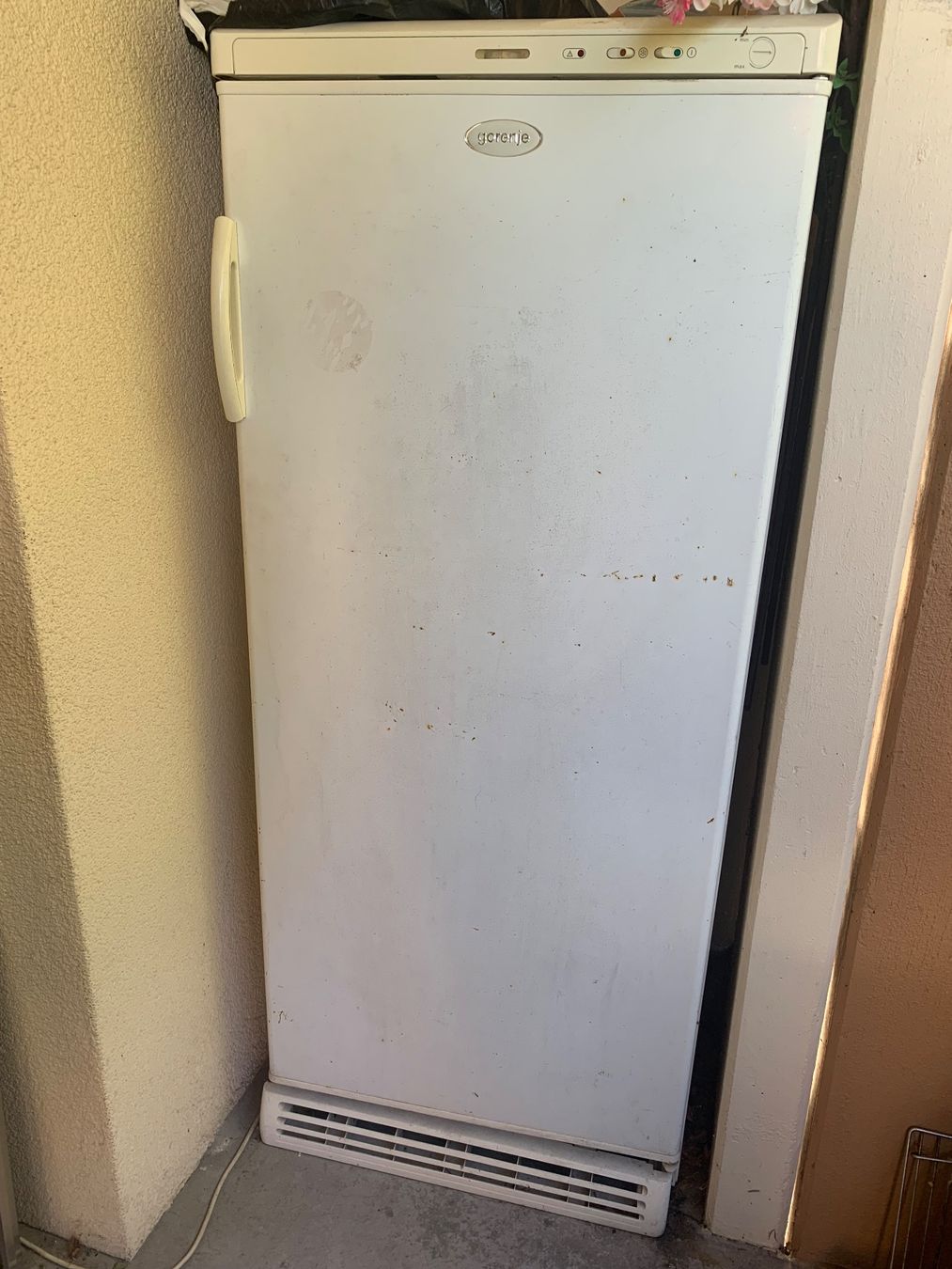 Gefrierschrank: Tiefkühlschrank – Gebraucht aus Kloten von Slavi5