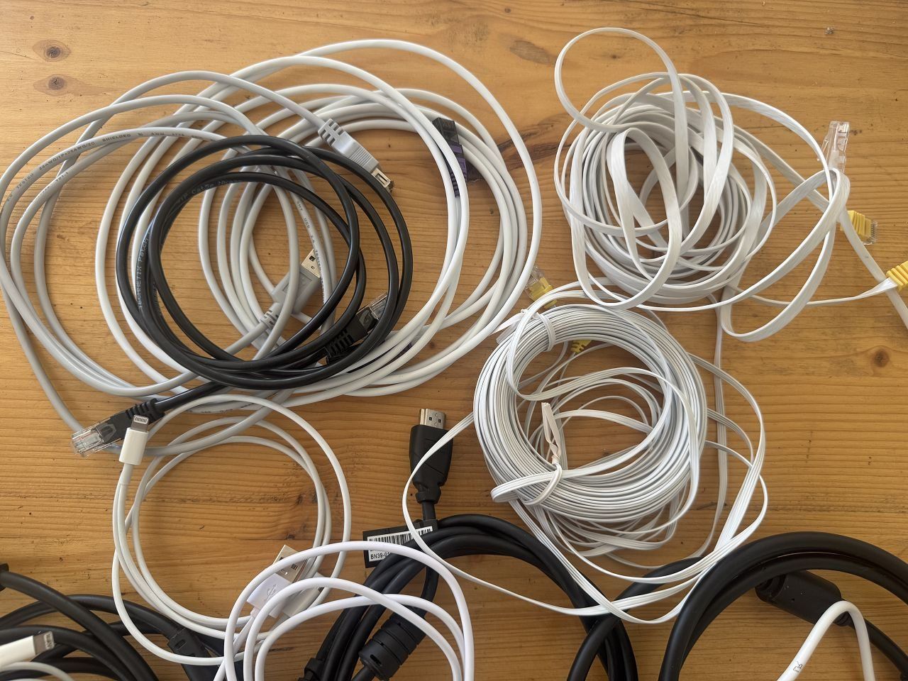 Cavi: Diverses Elektro- und PC-Netzwerk-Kabelmaterial, – Usato da Bremgarten b. Bern venduto da Bbu 1