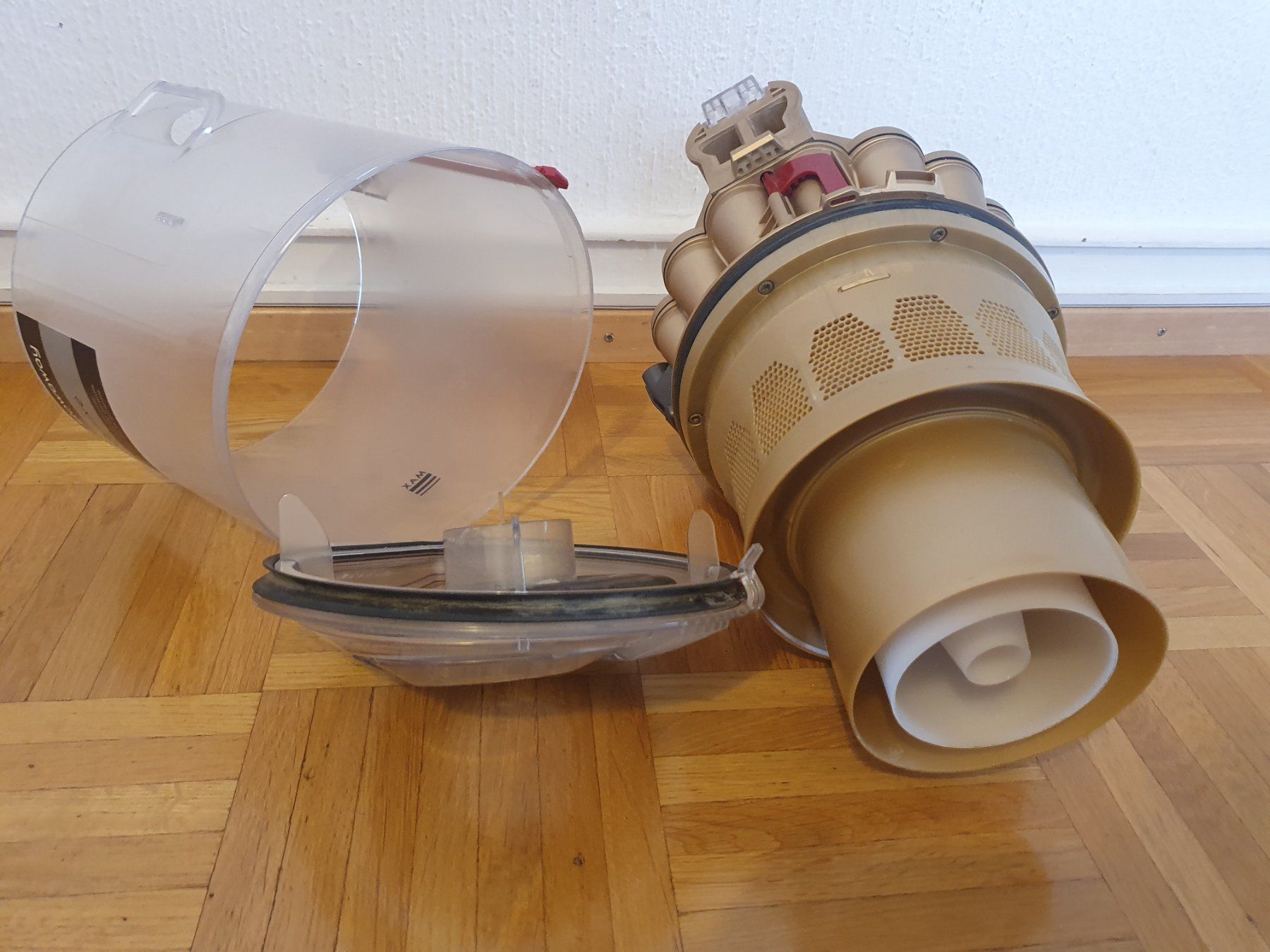 Dyson Aspirateurs & Accessoires: Cyclone pour Dyson DC23 d'occasion – D'occasion à Prilly par RoDyRe 4