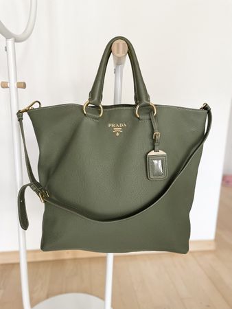 Prada Leder Tasche / Shopper in Olivgrün