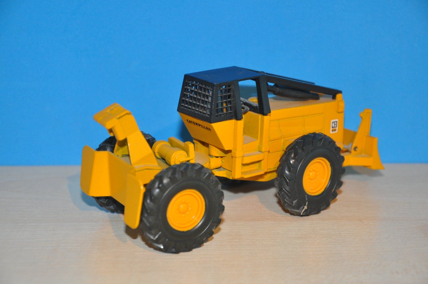 Kits de montage: CAT 528 Holzrücker – D'occasion à Mitlödi par worker04 2