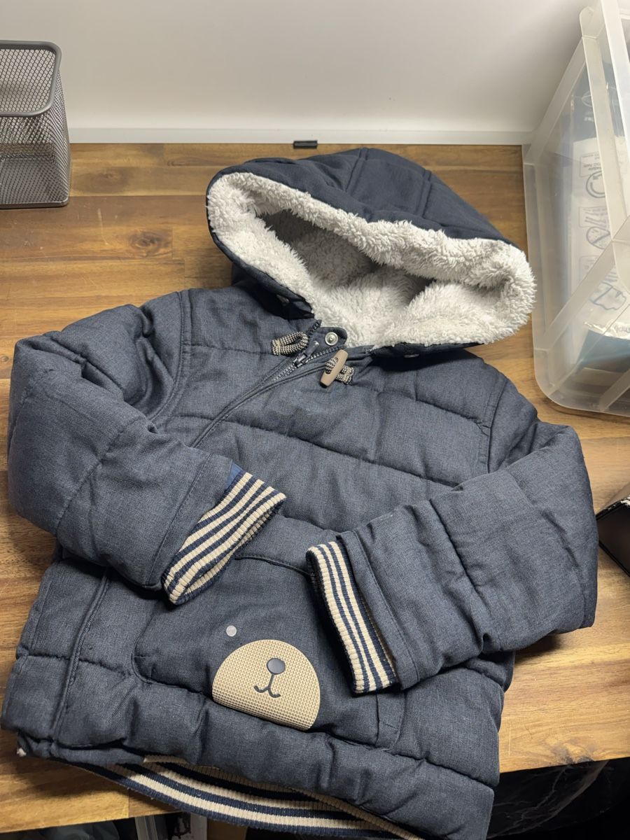 Vestes & Manteaux: Doudoune hivers taille 86 – D'occasion à La Chaux-de-Fonds par Andy_desousa