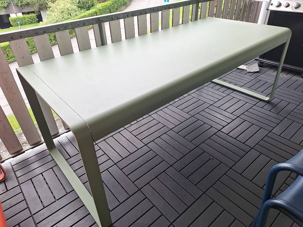Fermob Tisch Bellevue, Kaktus (D'occasion)  Luzern pour CHF 300  retrait  uniquement | Acheter sur Ricardo
