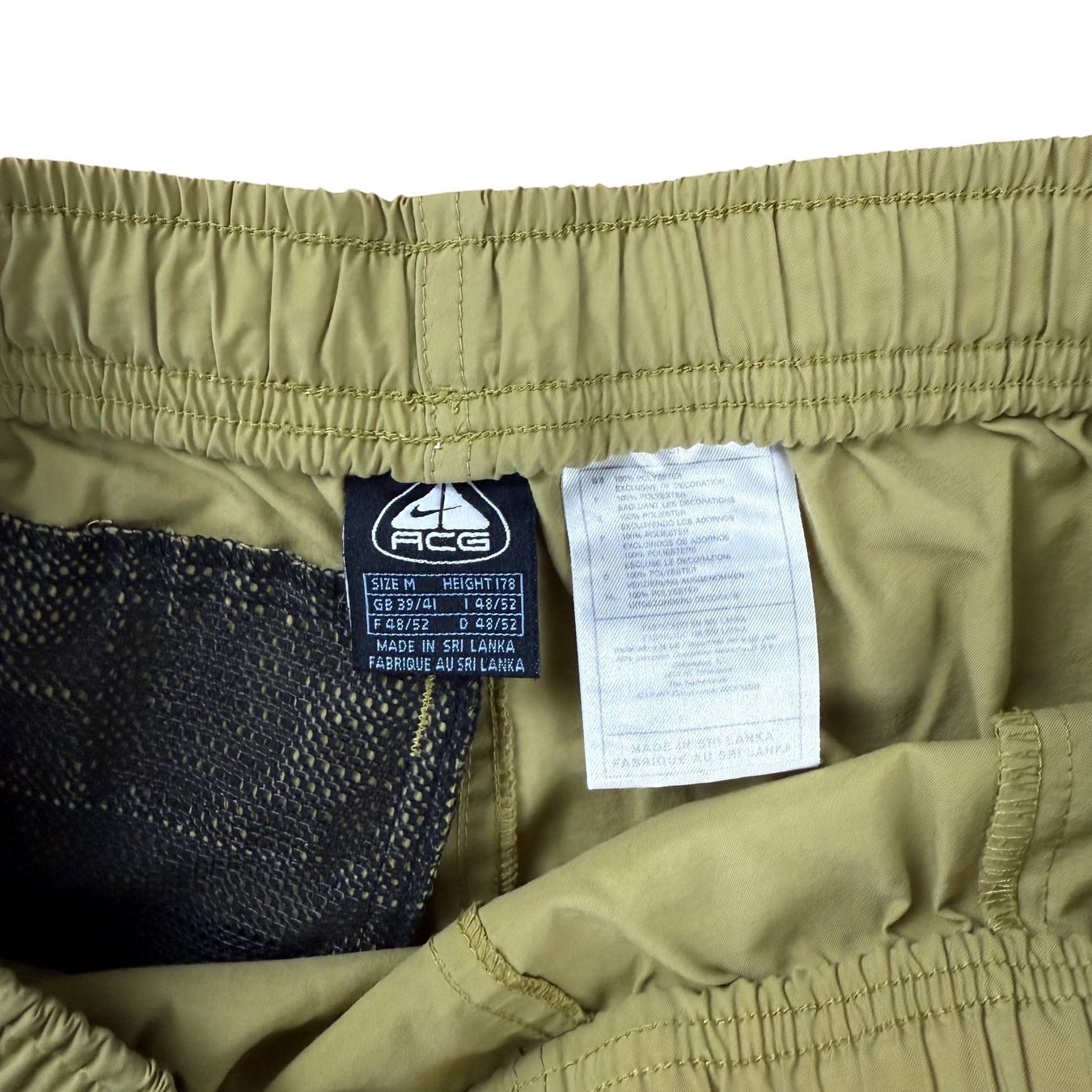 Nike Pantaloni: Vintage Nike ACG Shorts  - M – Usato da Herisau venduto da 1asupply 2