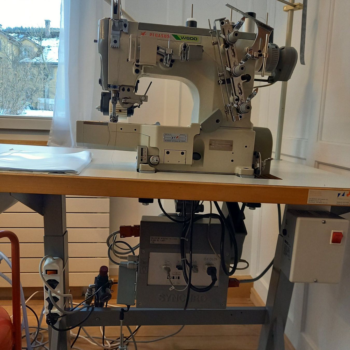 Nähmaschinen: Cover-Interlock-Industrienähmaschine Pegasus W644 – Gebraucht aus Lichtensteig von mondkleider