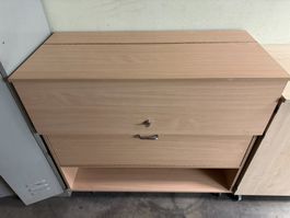 Meuble de rangement en bois avec tiroirs et casiers