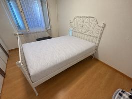 Neuwertige Metallbett 140 × 200 cm mit Matratze & Lattenrost