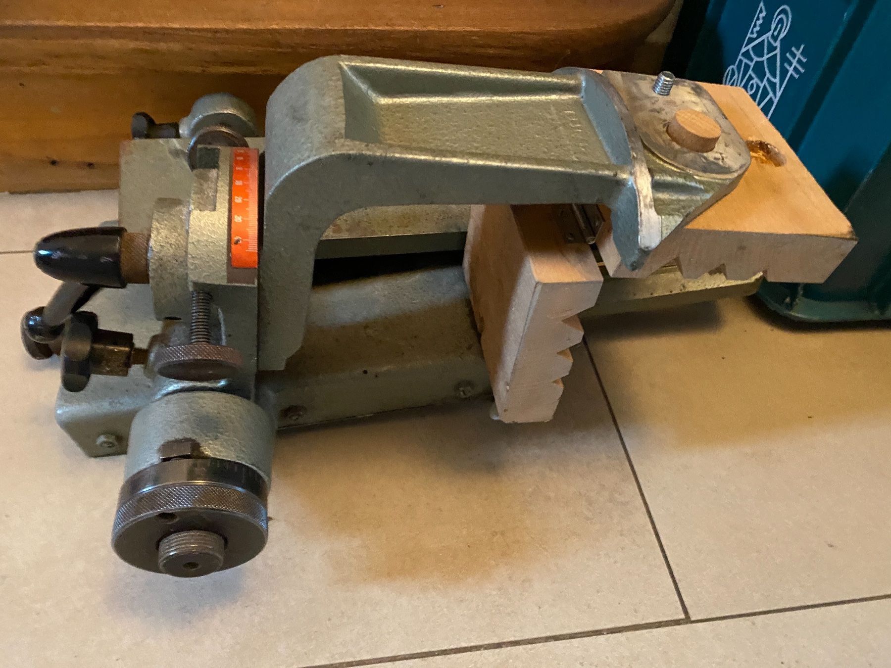 Iseli Toutes les machines: Stechbeitelschärfmaschine Iseli SM175 – D'occasion à Nebikon par schnischna80 5